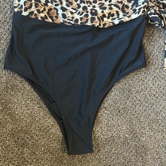 NWT CUPSHE swim bathing suit leopard print black one piece size large - Picture 5 of 6